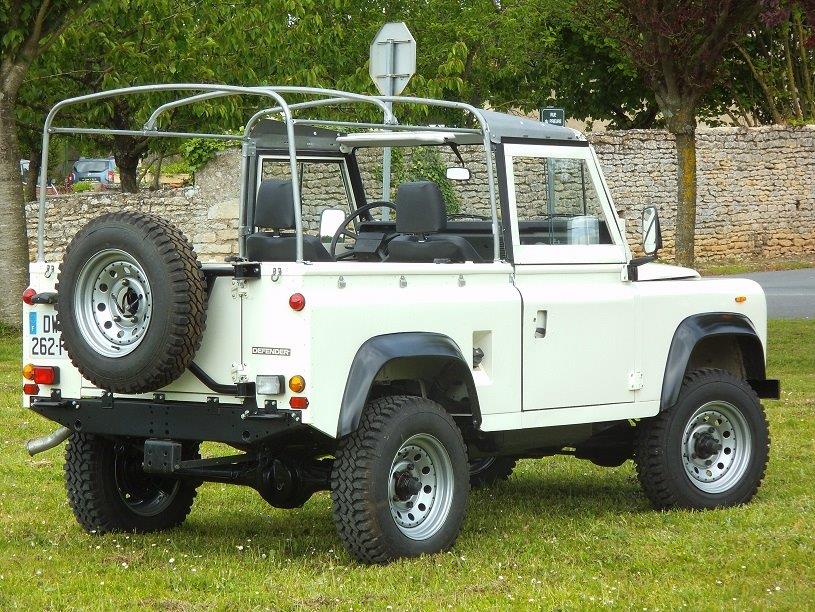 Click image for larger version. 

Name:	D90 200tdi Soft Top 007.jpg 
Views:	583 
Size:	150.2 KB 
ID:	11756