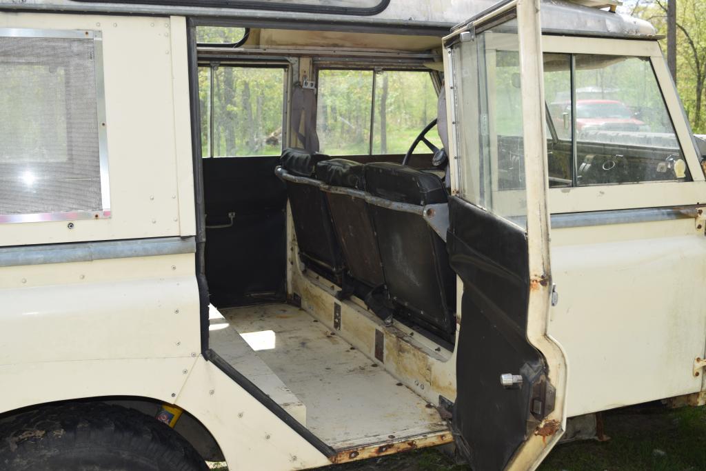 Click image for larger version. 

Name:	1971 Series IIA 109 Passenger Side -- Side Door Open.jpg 
Views:	466 
Size:	83.2 KB 
ID:	11601