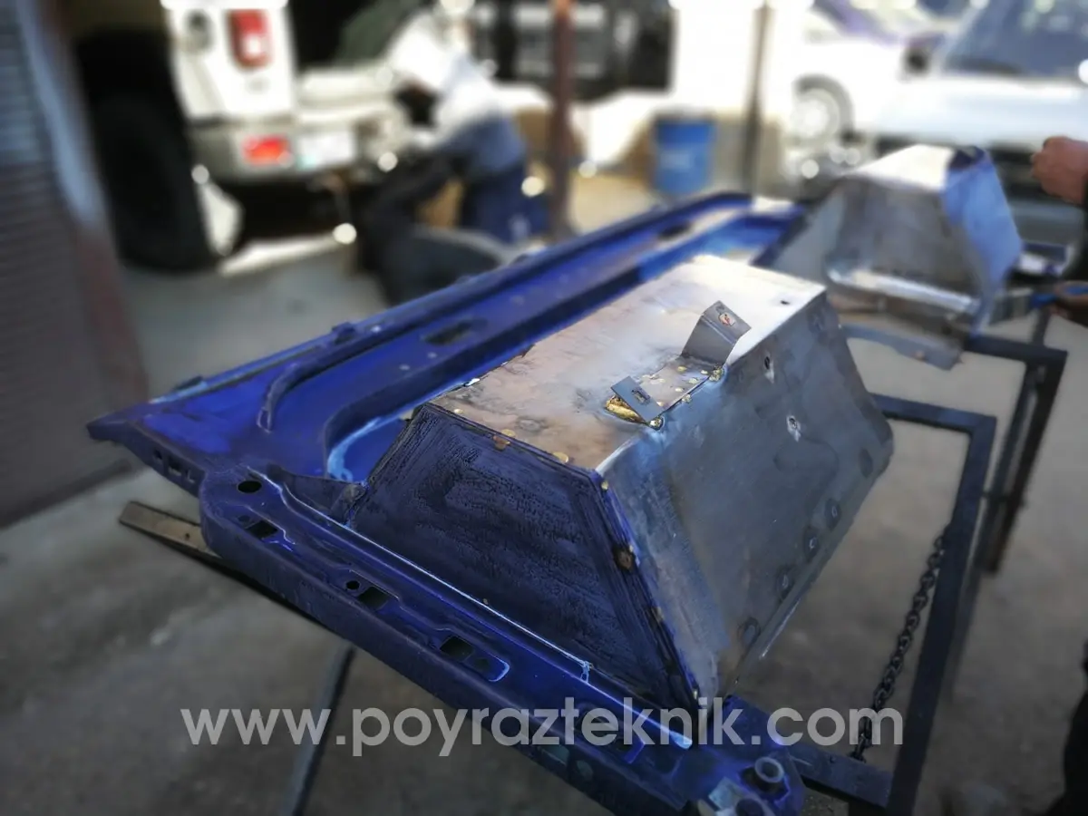 Click image for larger version  Name:	land-rover-defender-v-8-restoration-06.webp Views:	0 Size:	47.2 KB ID:	192990